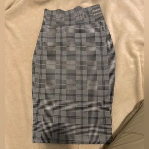 A brand new skirt and 2 give away hats 👒 for 🍃Free🍃